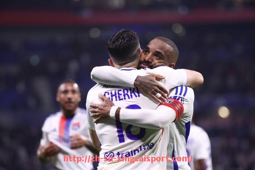 杏彩体育-世俱杯外籍教练与本土教练在参赛比例上的对比分析